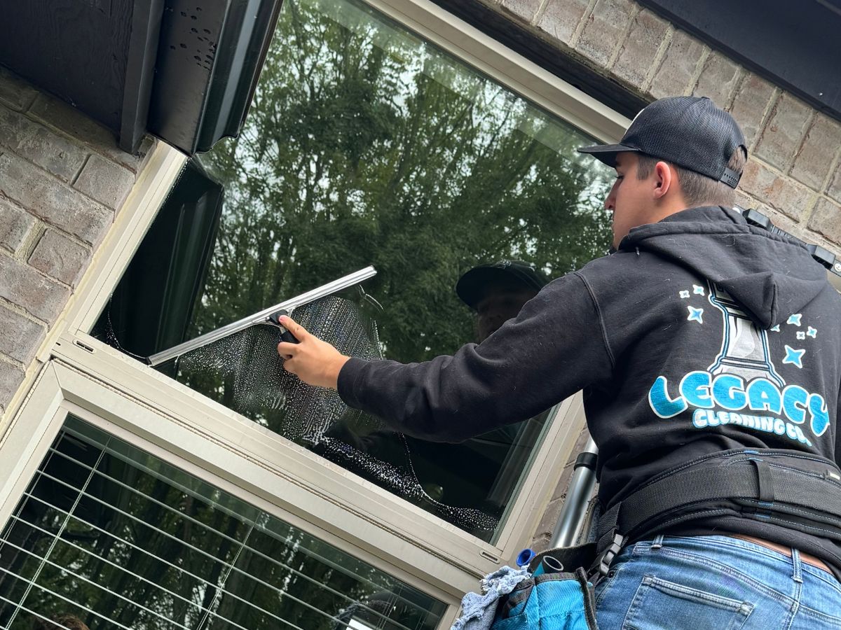 Before and after window cleaning results in Macomb County